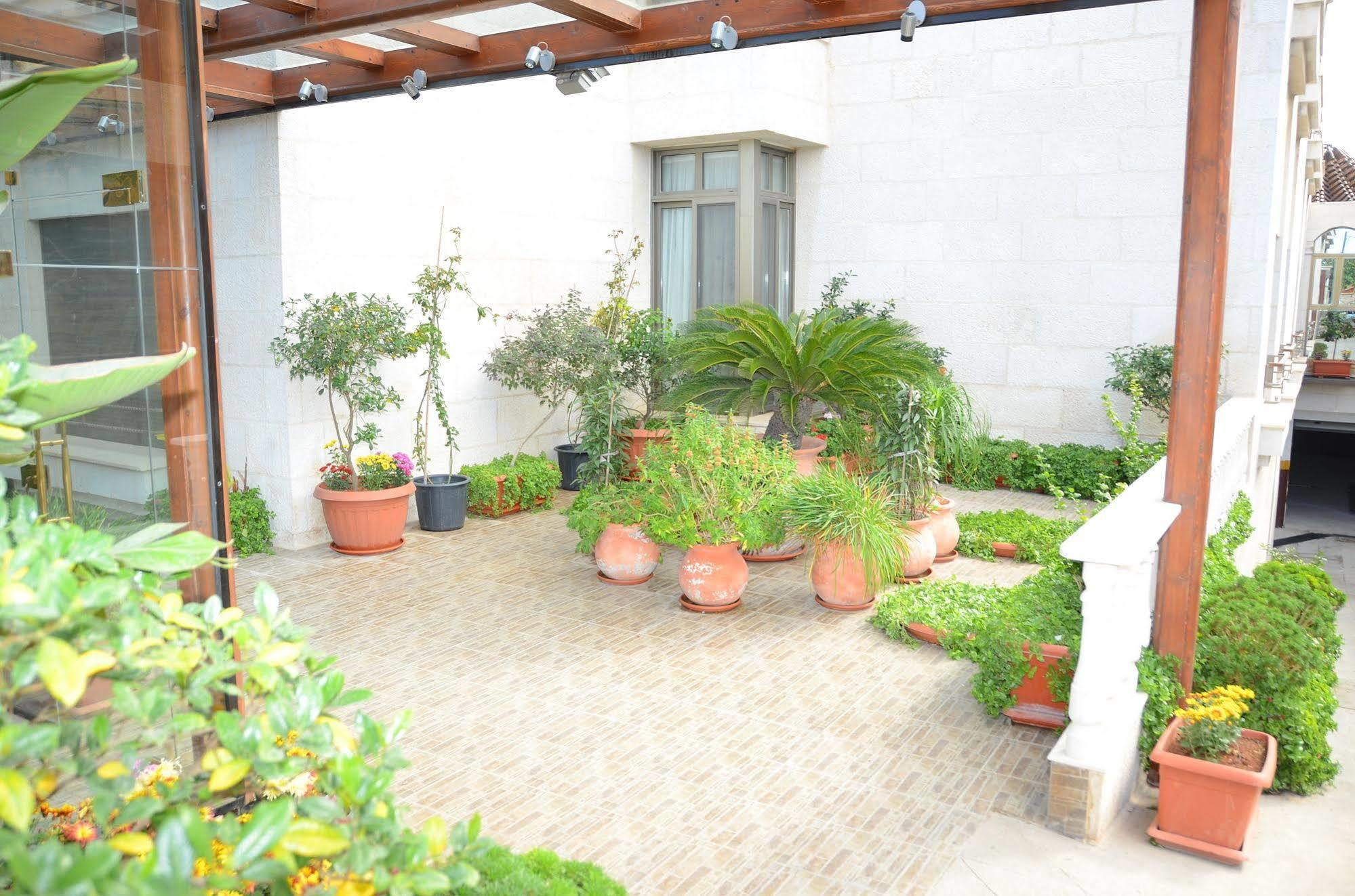 Jad Hotel Suites Amã Exterior foto